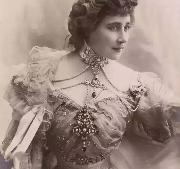 珠宝的介绍珠宝品牌介绍文案-第3张图片-翡翠网 珠宝的介绍珠宝品牌介绍文案-第3张图片-翡翠网