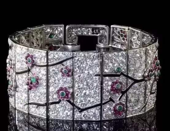 珠宝的介绍珠宝品牌介绍文案-第6张图片-翡翠网 珠宝的介绍珠宝品牌介绍文案-第6张图片-翡翠网