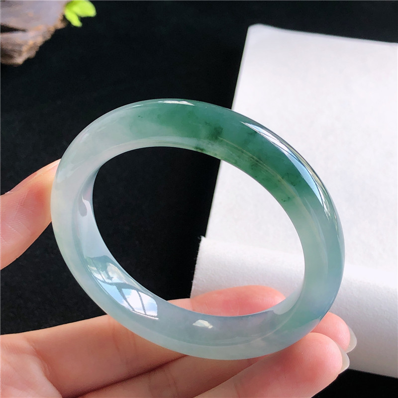 紫色冰种翡翠手镯值得收藏吗,紫底冰种翡翠价格-第1张图片-翡翠网 紫色冰种翡翠手镯值得收藏吗,紫底冰种翡翠价格-第1张图片-翡翠网