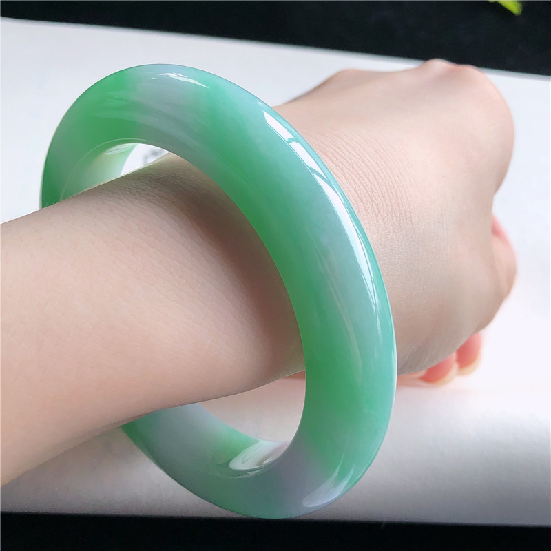 紫色冰种翡翠手镯值得收藏吗,紫底冰种翡翠价格-第2张图片-翡翠网 紫色冰种翡翠手镯值得收藏吗,紫底冰种翡翠价格-第2张图片-翡翠网