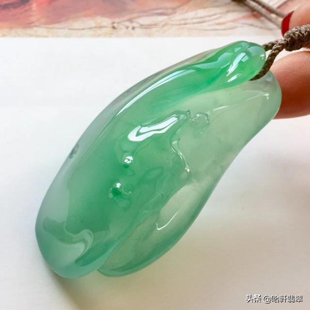 翡翠和玉石哪种好,翡翠知识讲解翡翠怎样选购玉送人-第1张图片-翡翠网 翡翠和玉石哪种好,翡翠知识讲解翡翠怎样选购玉送人-第1张图片-翡翠网