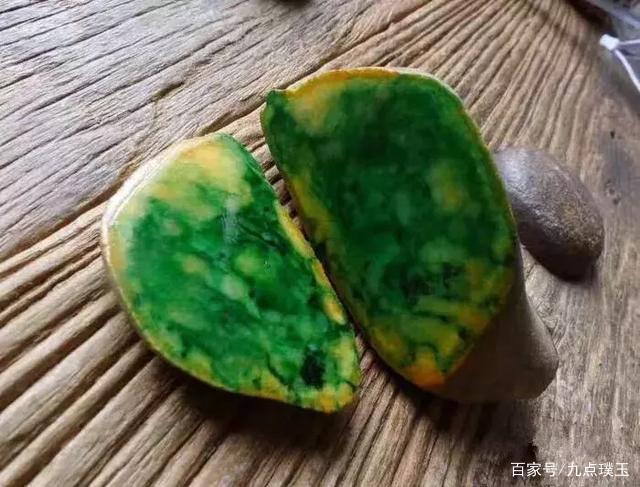 翡翠原石表皮全是晶体好吗翡翠原石表皮冰沙粒表现-第1张图片-翡翠网 翡翠原石表皮全是晶体好吗翡翠原石表皮冰沙粒表现-第1张图片-翡翠网