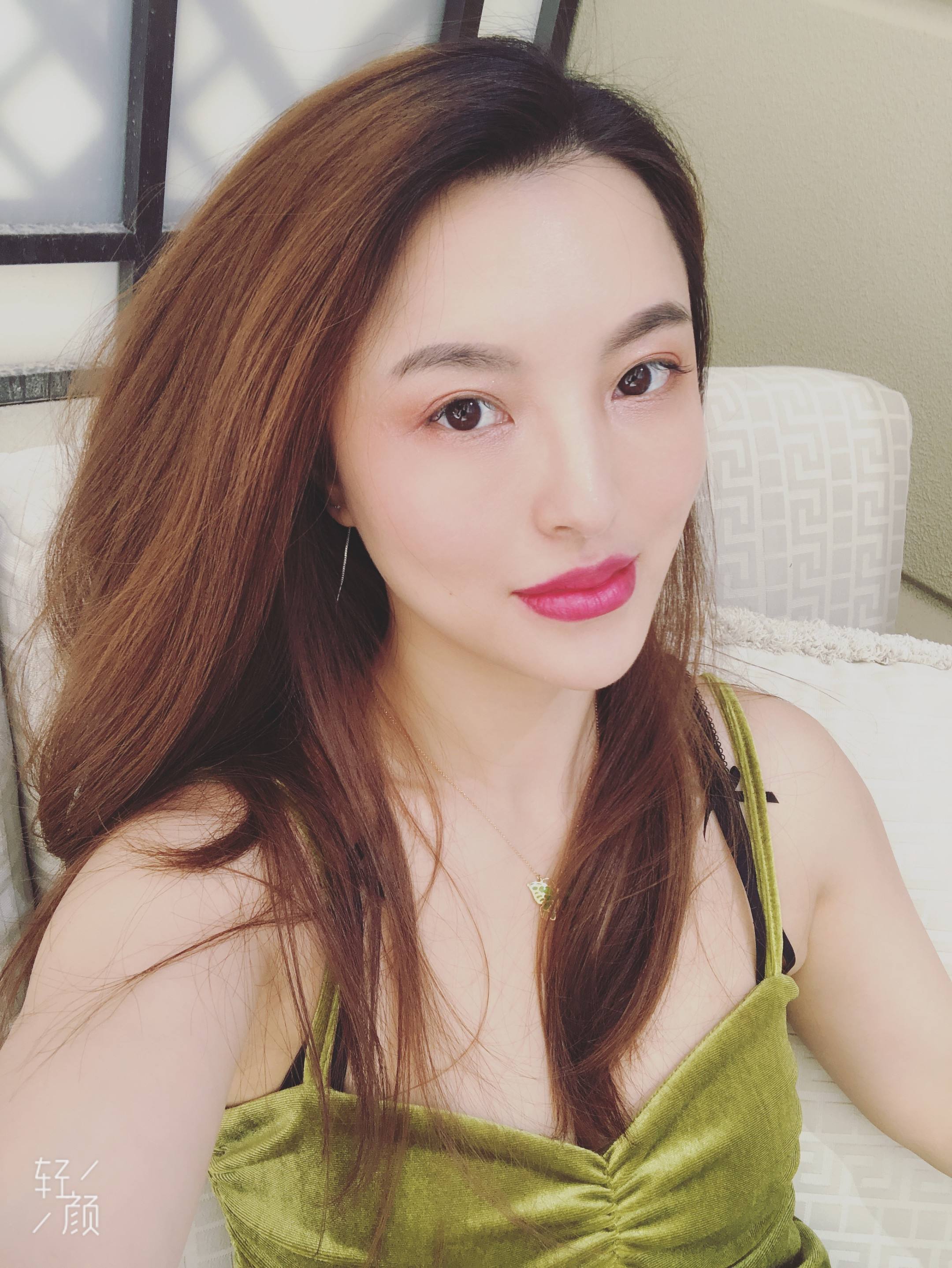 医美机构直播隆胸女网红都是隆胸的吗-第1张图片-翡翠网