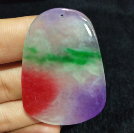 阜新三色翡翠原石,三色翡翠挂件多少钱-第1张图片-翡翠网 阜新三色翡翠原石,三色翡翠挂件多少钱-第1张图片-翡翠网