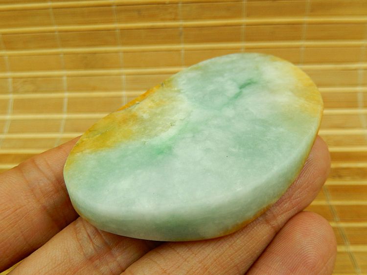 高冰种翡翠原石表现,冰黄翡翠原石收藏-第2张图片-翡翠网 高冰种翡翠原石表现,冰黄翡翠原石收藏-第2张图片-翡翠网