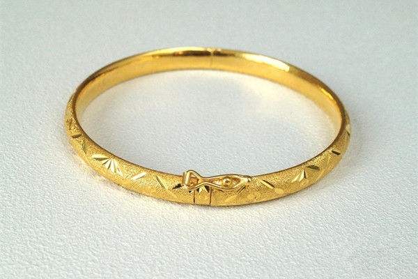 黄金手镯多少钱一克现在,老凤祥黄金手镯多少钱一克现在-第2张图片-翡翠网 黄金手镯多少钱一克现在,老凤祥黄金手镯多少钱一克现在-第2张图片-翡翠网