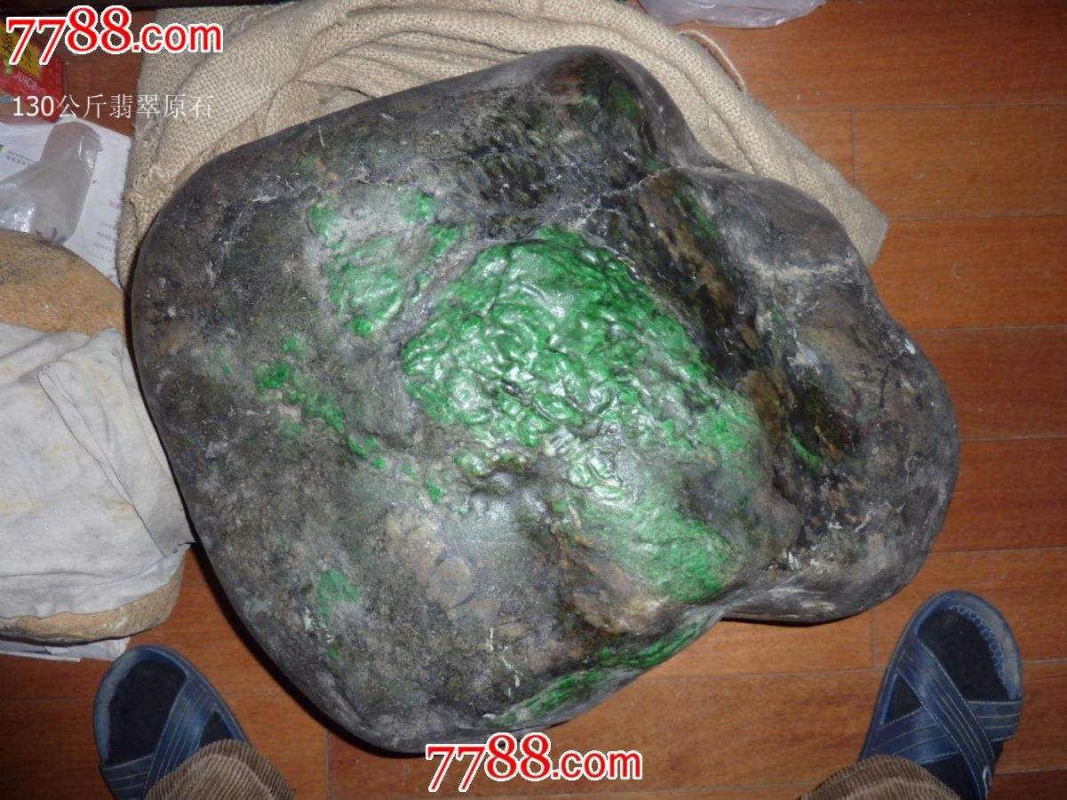 云南四会缅甸翡翠原石价格,只需一碗水轻松分辨翡翠手镯真假-第1张图片-翡翠网 云南四会缅甸翡翠原石价格,只需一碗水轻松分辨翡翠手镯真假-第1张图片-翡翠网