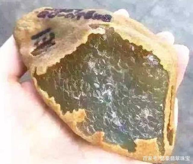 关于翡翠原石入门基础知识的信息-第1张图片-翡翠网 关于翡翠原石入门基础知识的信息-第1张图片-翡翠网