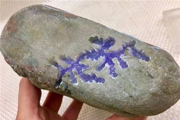 包含5.5公斤的翡翠原石的词条-第2张图片-翡翠网 包含5.5公斤的翡翠原石的词条-第2张图片-翡翠网