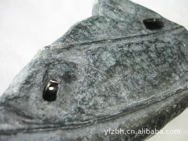 缅甸墨玉翡翠原石在线鉴定的简单介绍-第2张图片-翡翠网 缅甸墨玉翡翠原石在线鉴定的简单介绍-第2张图片-翡翠网