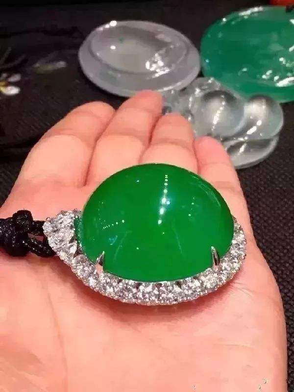 关于翡翠的专业知识和术语,翡翠玉入门知识-第2张图片-翡翠网 关于翡翠的专业知识和术语,翡翠玉入门知识-第2张图片-翡翠网