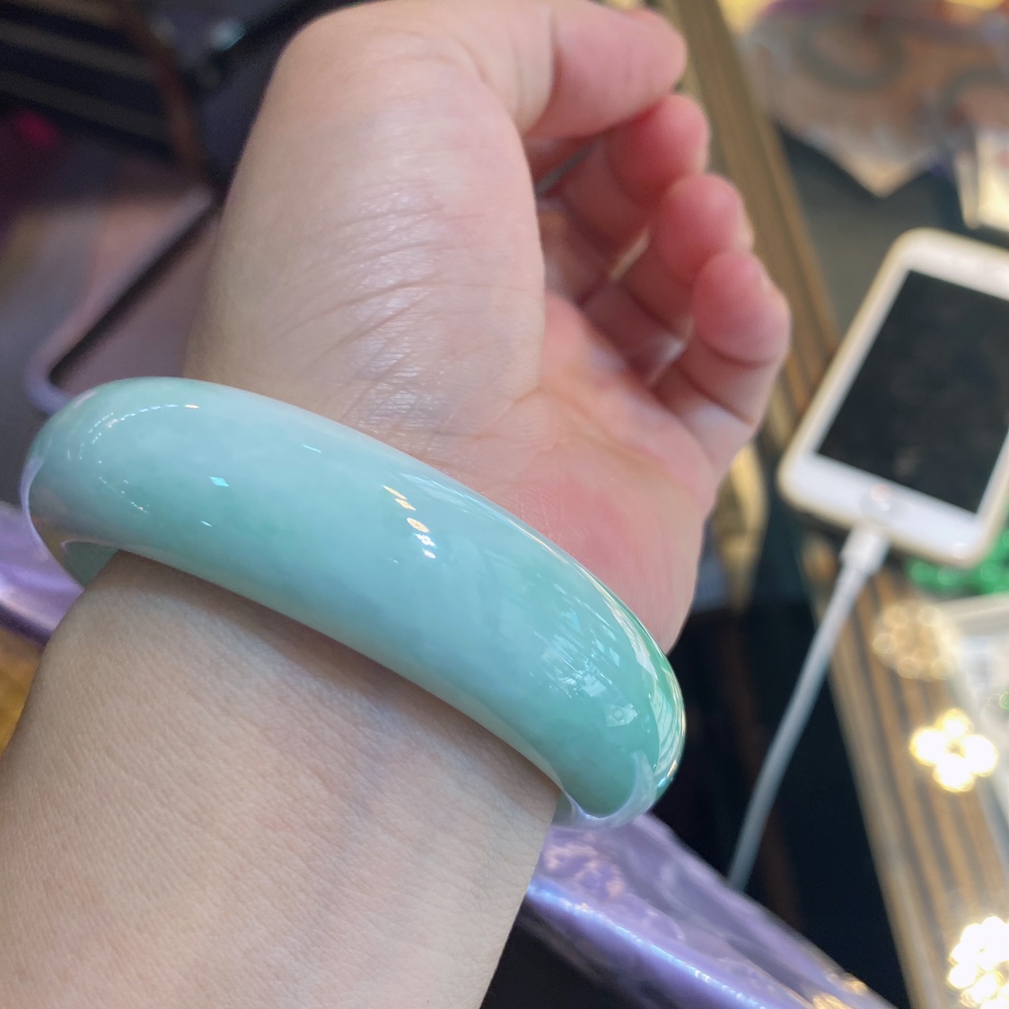 白底青翡翠价格白底青为什么那么贵-第1张图片-翡翠网 白底青翡翠价格白底青为什么那么贵-第1张图片-翡翠网