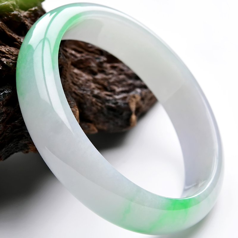 白底青翡翠价格白底青为什么那么贵-第2张图片-翡翠网 白底青翡翠价格白底青为什么那么贵-第2张图片-翡翠网