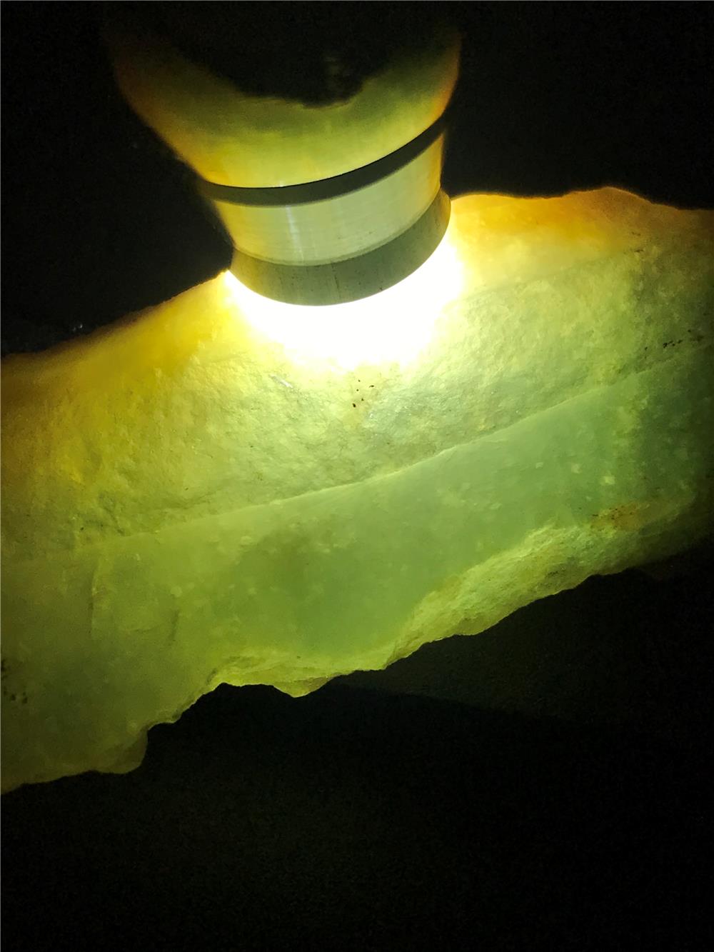 翡翠原石去哪里买比较好,云南腾冲翡翠原石-第1张图片-翡翠网 翡翠原石去哪里买比较好,云南腾冲翡翠原石-第1张图片-翡翠网