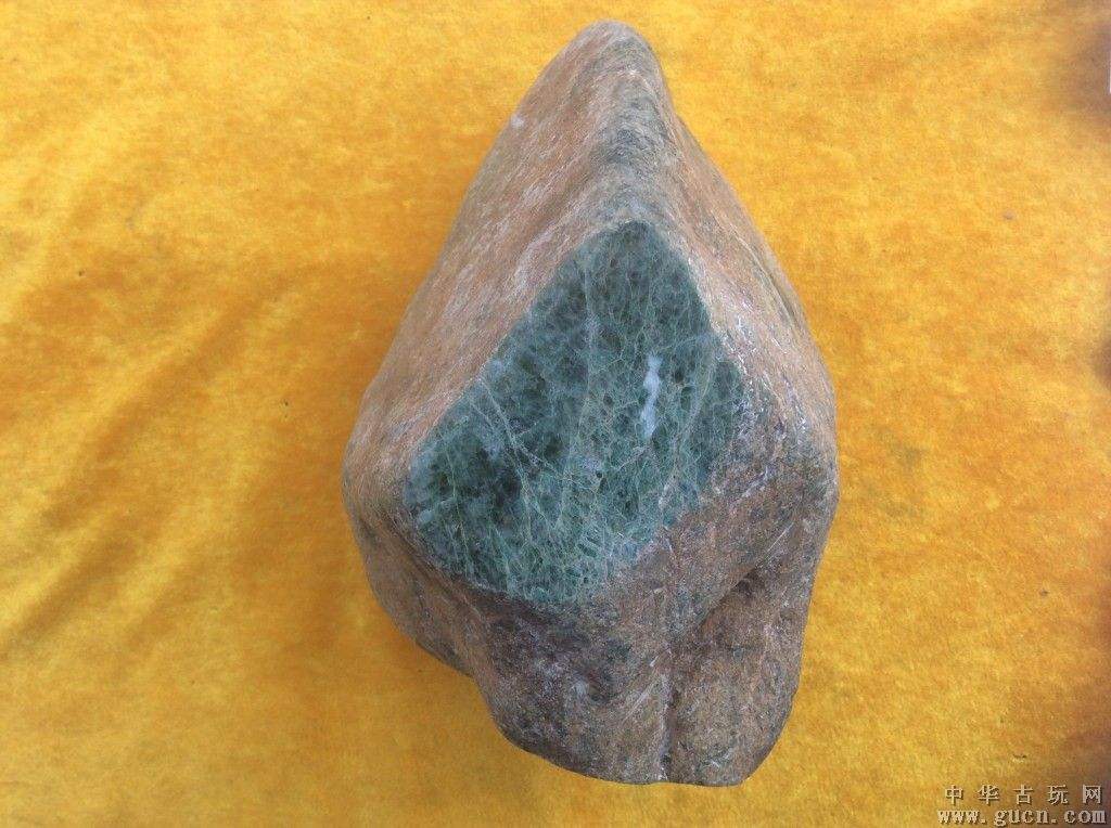 天然冰阳绿毛料缅甸玉石翡翠原石翡翠原石表面发青-第1张图片-翡翠网 天然冰阳绿毛料缅甸玉石翡翠原石翡翠原石表面发青-第1张图片-翡翠网