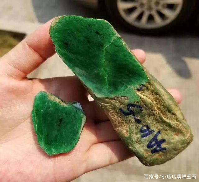 翡翠原石帝王绿180亿,翡翠原石自然纹理-第1张图片-翡翠网 翡翠原石帝王绿180亿,翡翠原石自然纹理-第1张图片-翡翠网