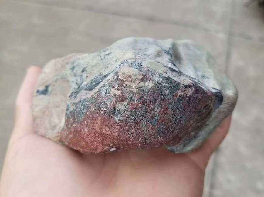 翡翠原石帝王绿180亿,翡翠原石自然纹理-第2张图片-翡翠网 翡翠原石帝王绿180亿,翡翠原石自然纹理-第2张图片-翡翠网