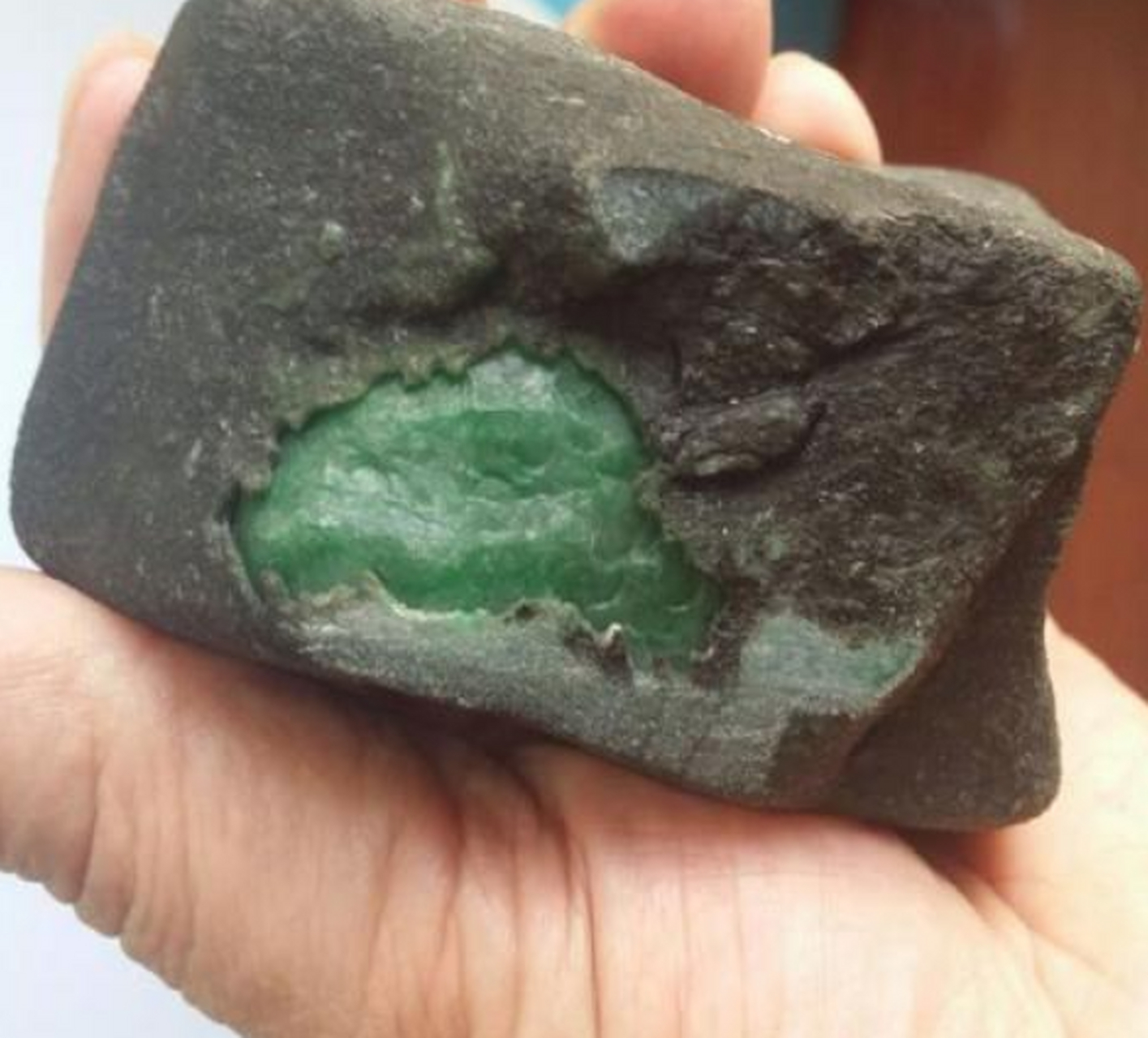 翡翠原石怎么辨别真假?翡翠原石鉴别新手入门,翡翠原石怎么辨别-第2张图片-翡翠网