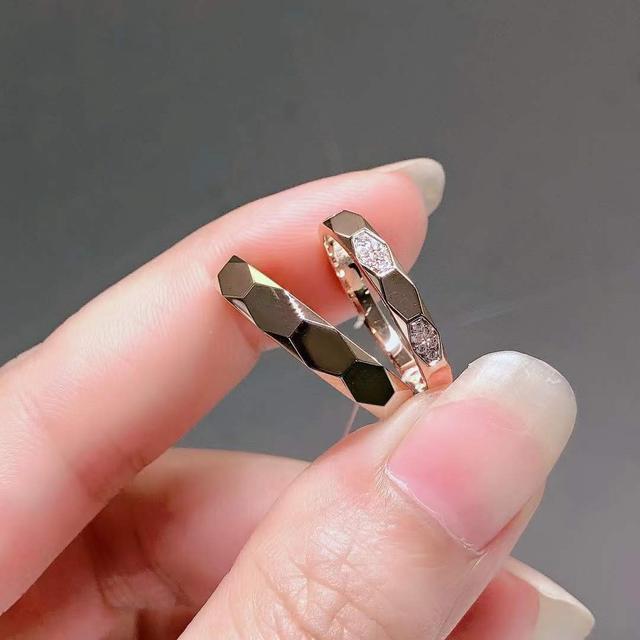 对戒结婚交换戒指是钻戒还是对戒-第2张图片-翡翠网 对戒结婚交换戒指是钻戒还是对戒-第2张图片-翡翠网