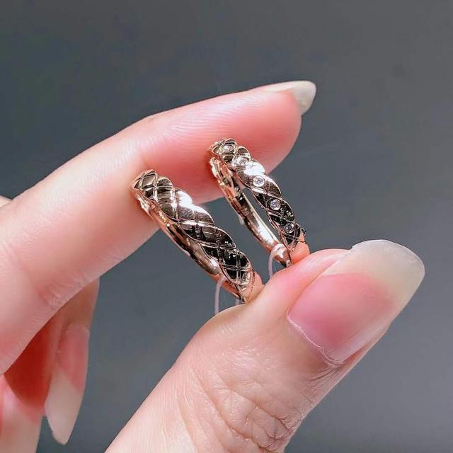 对戒结婚交换戒指是钻戒还是对戒-第3张图片-翡翠网 对戒结婚交换戒指是钻戒还是对戒-第3张图片-翡翠网