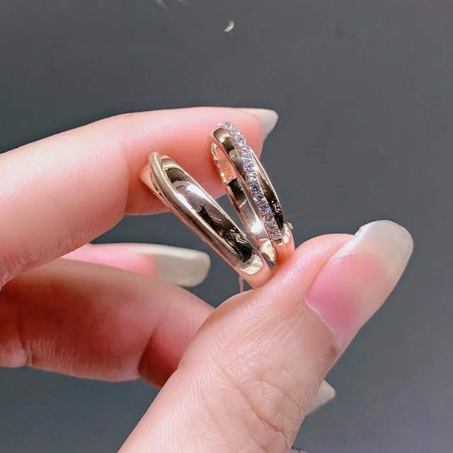 对戒结婚交换戒指是钻戒还是对戒-第7张图片-翡翠网 对戒结婚交换戒指是钻戒还是对戒-第7张图片-翡翠网