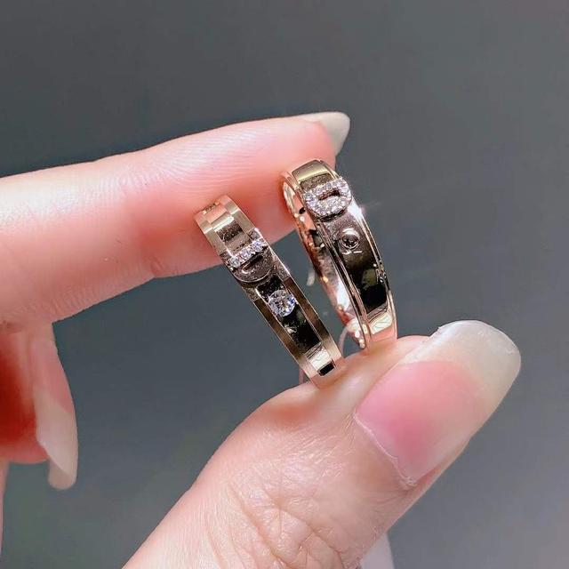 对戒结婚交换戒指是钻戒还是对戒-第8张图片-翡翠网 对戒结婚交换戒指是钻戒还是对戒-第8张图片-翡翠网