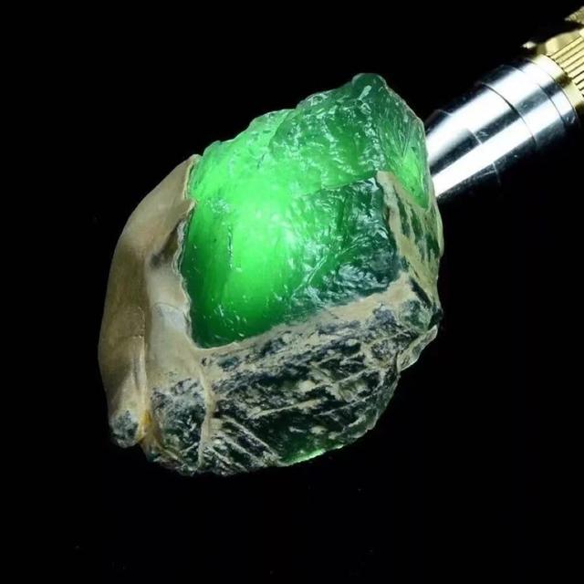 翡翠原石极品籽料图片,极品翡翠原石图片-第4张图片-翡翠网