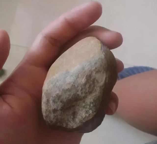 油青翡翠值钱吗高档油青翡翠原石-第1张图片-翡翠网 油青翡翠值钱吗高档油青翡翠原石-第1张图片-翡翠网