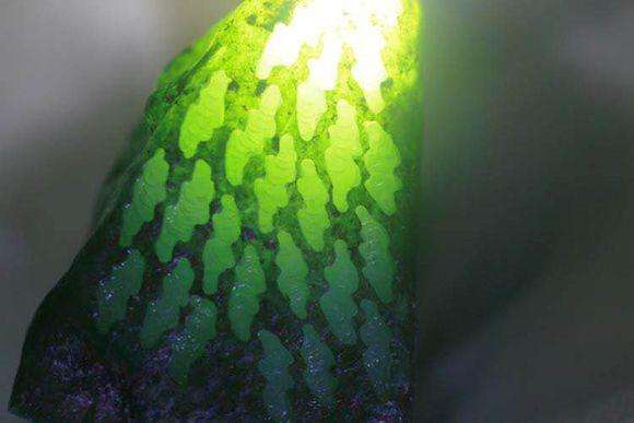 鱼鳞纹焊接图片大全鱼鳞纹翡翠原石-第2张图片-翡翠网 鱼鳞纹焊接图片大全鱼鳞纹翡翠原石-第2张图片-翡翠网