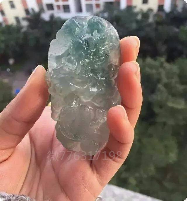 香港买的翡翠原石,有生长纹的翡翠手镯能买吗-第2张图片-翡翠网 香港买的翡翠原石,有生长纹的翡翠手镯能买吗-第2张图片-翡翠网