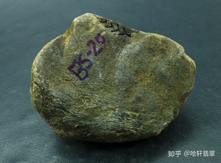 红翡翠怎么辨别真假翡翠红皮铁锈知识-第1张图片-翡翠网 红翡翠怎么辨别真假翡翠红皮铁锈知识-第1张图片-翡翠网