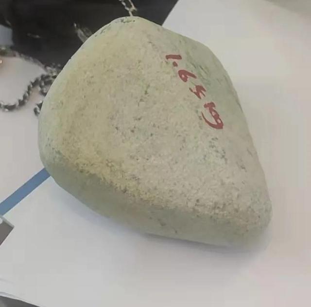 中国十大拍卖翡翠,拍卖翡翠原石-第2张图片-翡翠网 中国十大拍卖翡翠,拍卖翡翠原石-第2张图片-翡翠网