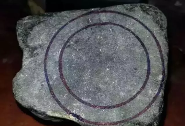 翡翠原石出售网黑宝石翡翠原石-第2张图片-翡翠网 翡翠原石出售网黑宝石翡翠原石-第2张图片-翡翠网