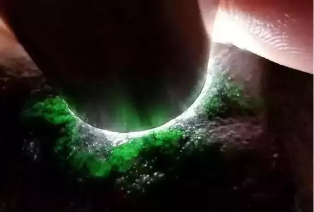 翡翠原石出售网黑宝石翡翠原石-第3张图片-翡翠网 翡翠原石出售网黑宝石翡翠原石-第3张图片-翡翠网