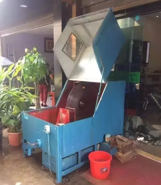 翡翠原石出售网黑宝石翡翠原石-第4张图片-翡翠网 翡翠原石出售网黑宝石翡翠原石-第4张图片-翡翠网