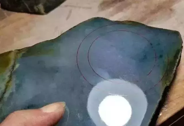 翡翠原石出售网黑宝石翡翠原石-第5张图片-翡翠网 翡翠原石出售网黑宝石翡翠原石-第5张图片-翡翠网