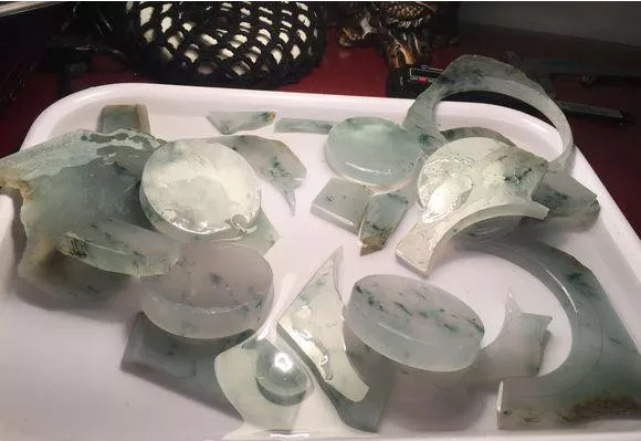 翡翠原石出售网黑宝石翡翠原石-第7张图片-翡翠网 翡翠原石出售网黑宝石翡翠原石-第7张图片-翡翠网