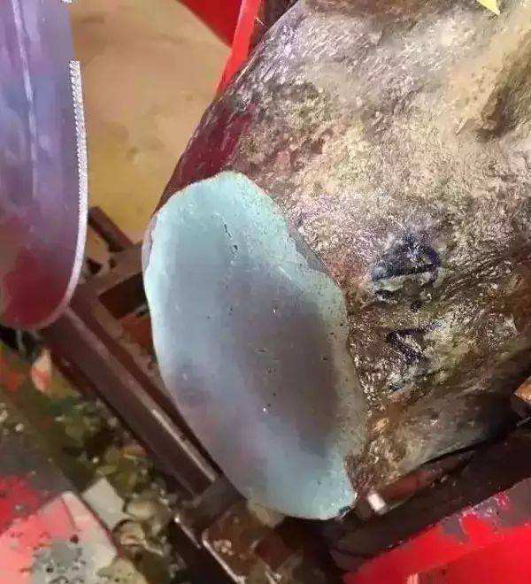 买的翡翠原石在哪里买买的翡翠原石怎么卖出去-第1张图片-翡翠网 买的翡翠原石在哪里买买的翡翠原石怎么卖出去-第1张图片-翡翠网