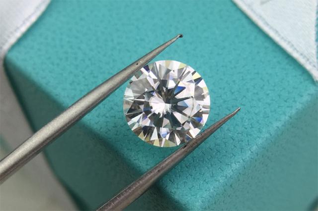 锆石价格多少钱一克锆石和钻石的价格-第1张图片-翡翠网 锆石价格多少钱一克锆石和钻石的价格-第1张图片-翡翠网