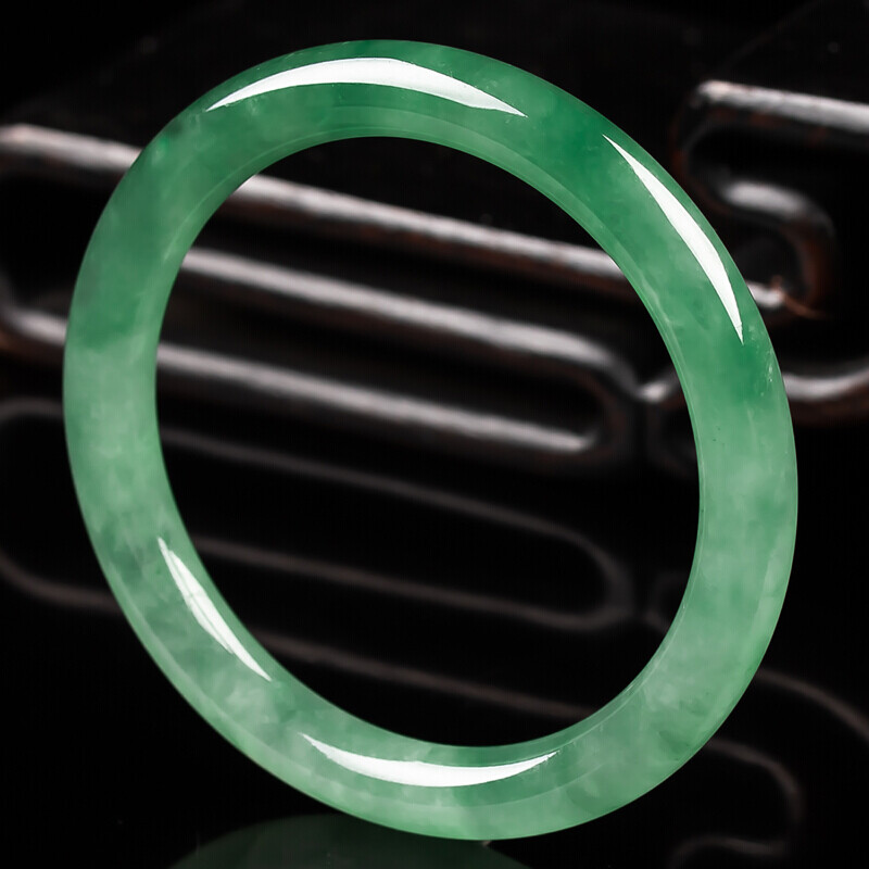 糯种白底翡翠手镯值多少钱,细糯种翡翠手镯图片-第1张图片-翡翠网 糯种白底翡翠手镯值多少钱,细糯种翡翠手镯图片-第1张图片-翡翠网