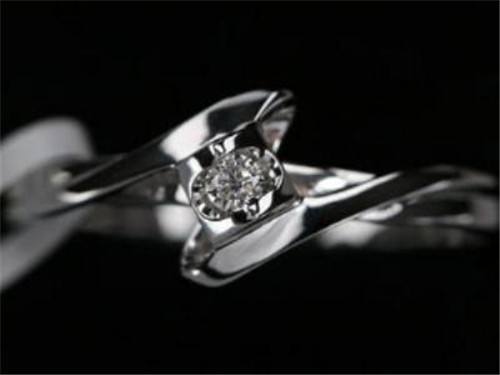 人工锆石多少钱一克拉,一小颗钻石多少钱-第1张图片-翡翠网 人工锆石多少钱一克拉,一小颗钻石多少钱-第1张图片-翡翠网