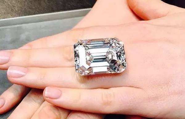 人工锆石多少钱一克拉,一小颗钻石多少钱-第2张图片-翡翠网 人工锆石多少钱一克拉,一小颗钻石多少钱-第2张图片-翡翠网