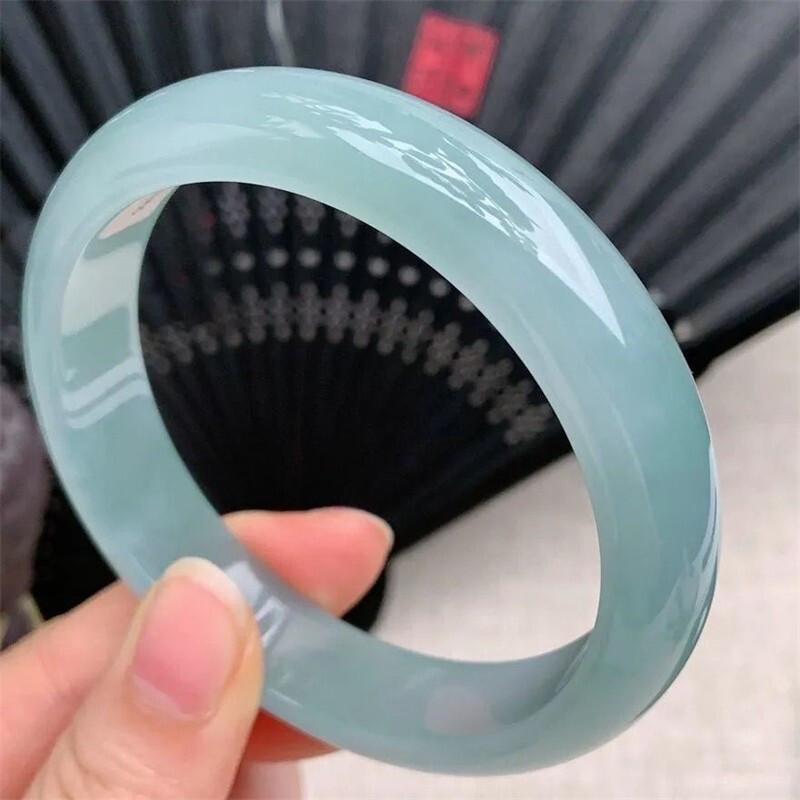 最顶级的玻璃种无色翡翠手镯价格的简单介绍-第1张图片-翡翠网 最顶级的玻璃种无色翡翠手镯价格的简单介绍-第1张图片-翡翠网