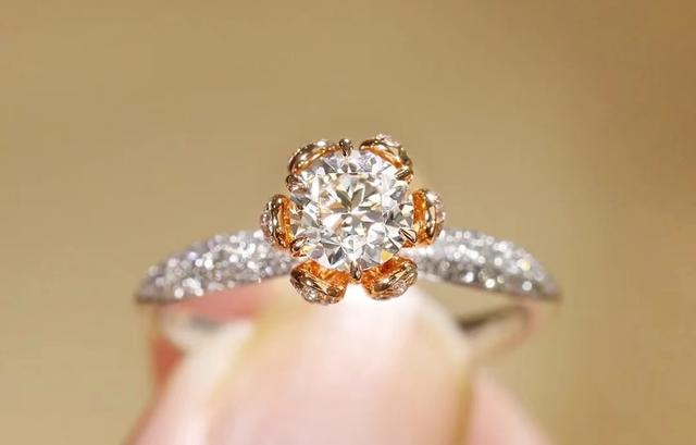 1万块的钻戒回收多少钱,求婚买多大的钻戒-第4张图片-翡翠网 1万块的钻戒回收多少钱,求婚买多大的钻戒-第4张图片-翡翠网