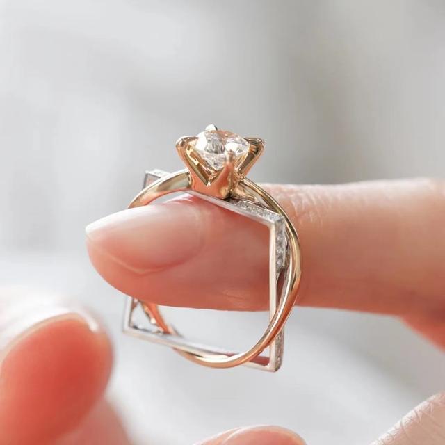 1万块的钻戒回收多少钱,求婚买多大的钻戒-第8张图片-翡翠网 1万块的钻戒回收多少钱,求婚买多大的钻戒-第8张图片-翡翠网