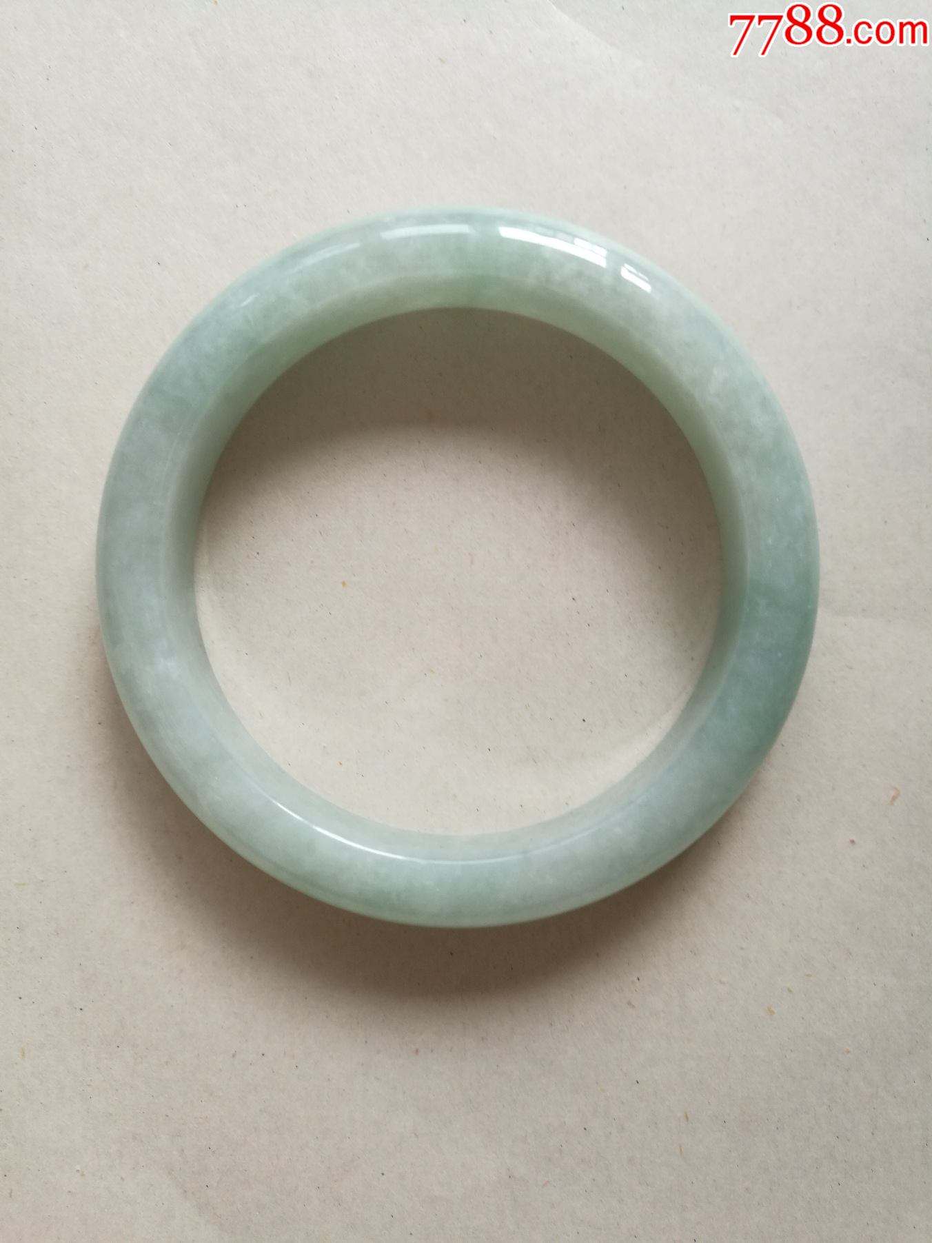 假翡翠果绿手镯图片,1万左右翡翠手镯图片-第1张图片-翡翠网 假翡翠果绿手镯图片,1万左右翡翠手镯图片-第1张图片-翡翠网