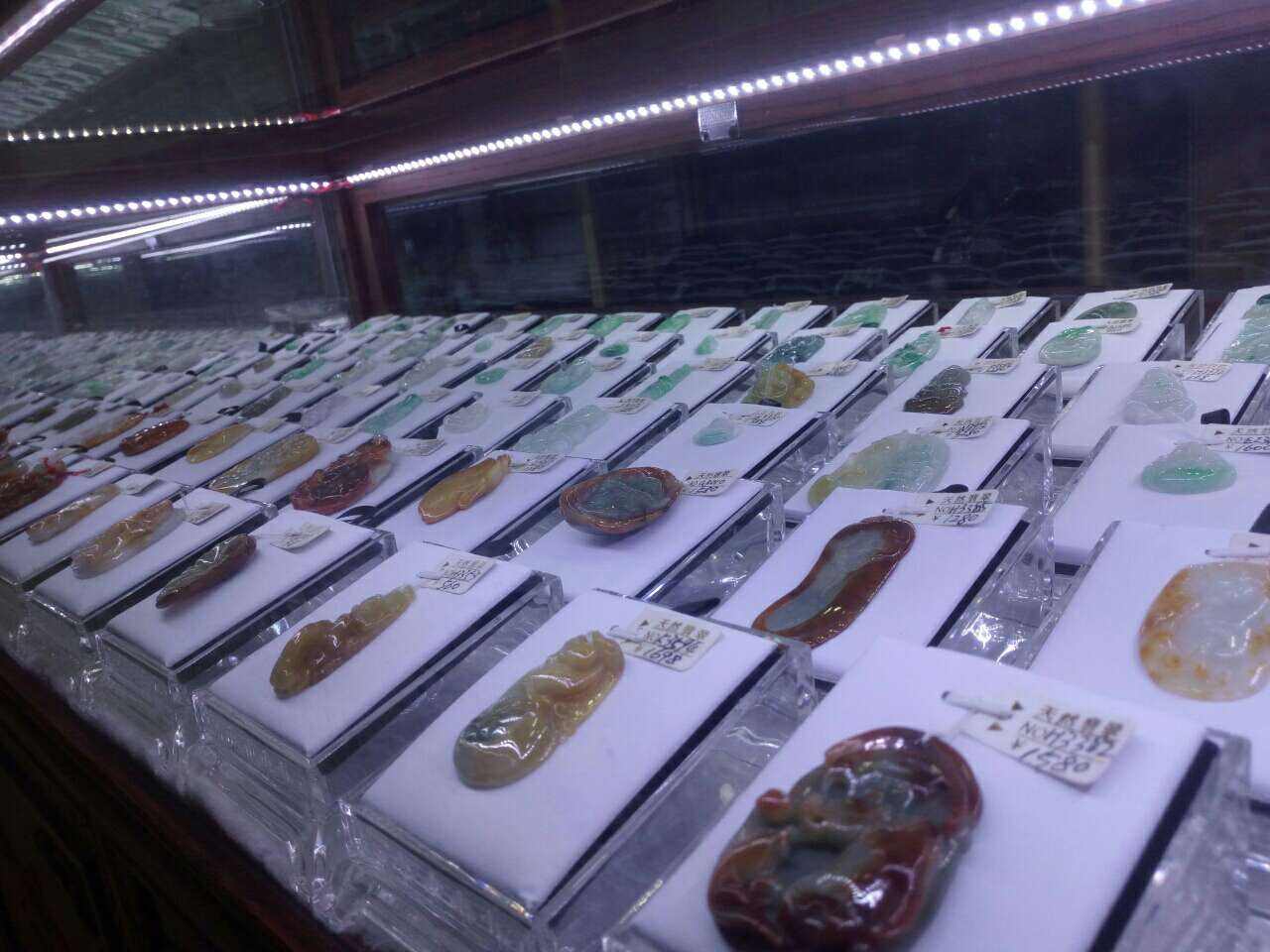 韶关天然翡翠价格的简单介绍-第1张图片-翡翠网 韶关天然翡翠价格的简单介绍-第1张图片-翡翠网