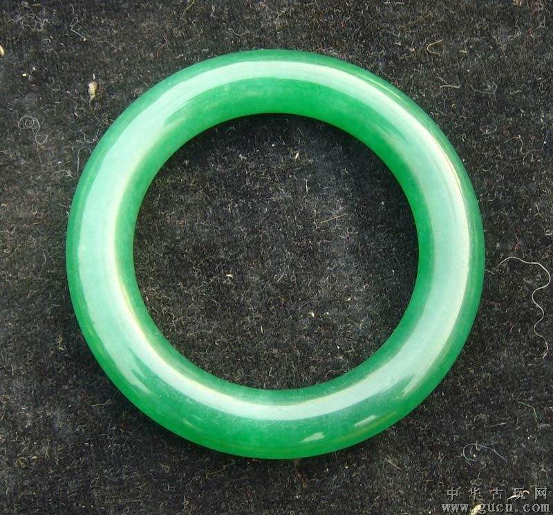 5000左右的糯种手镯,满绿的假翡翠手镯-第1张图片-翡翠网 5000左右的糯种手镯,满绿的假翡翠手镯-第1张图片-翡翠网