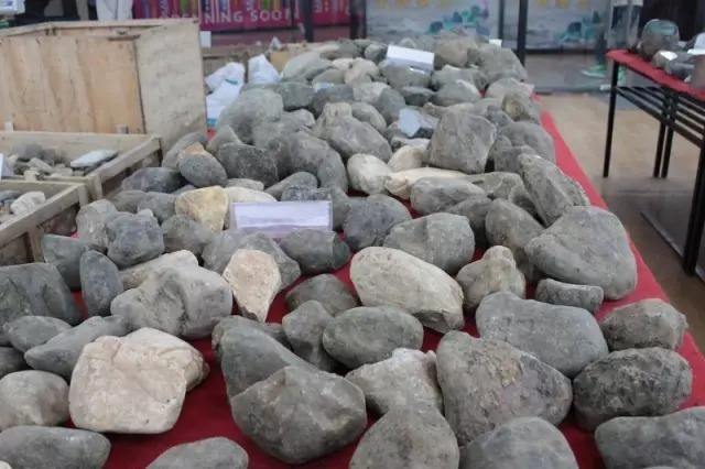 开局开出20亿翡翠原石能透视翡翠原石的小说-第2张图片-翡翠网 开局开出20亿翡翠原石能透视翡翠原石的小说-第2张图片-翡翠网