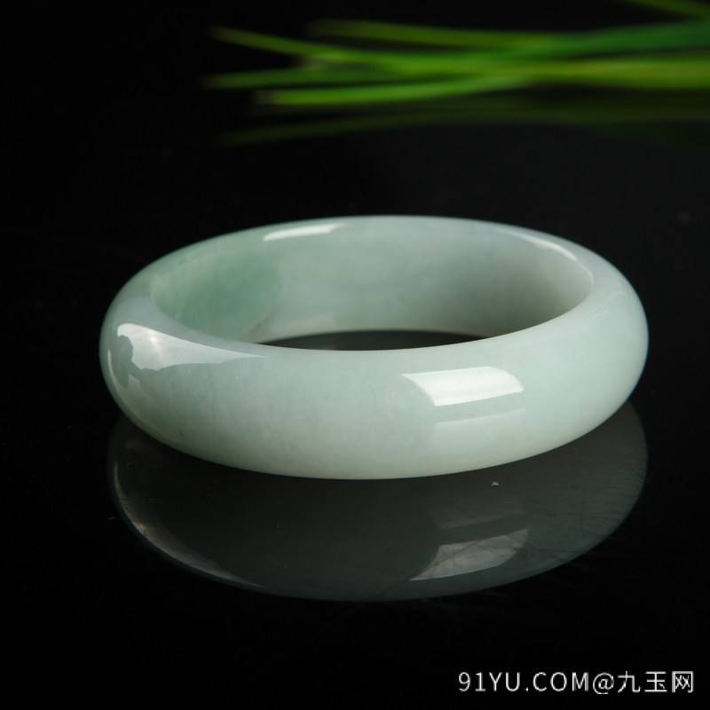 灰绿色翡翠手镯价格,4000元糯种翡翠手镯图片-第1张图片-翡翠网 灰绿色翡翠手镯价格,4000元糯种翡翠手镯图片-第1张图片-翡翠网